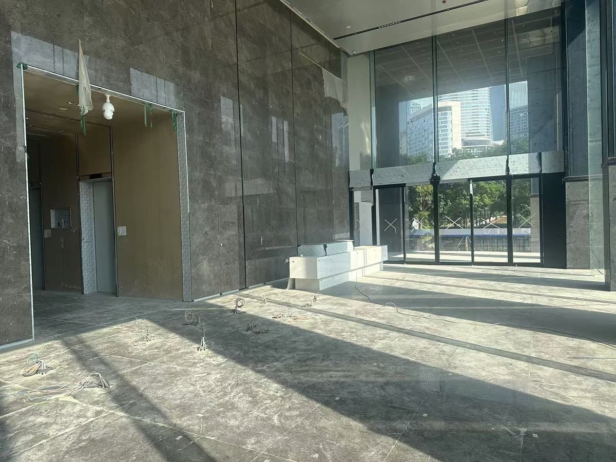 深圳创维海外发展大厦写字楼电梯厅实景 - 高速电梯配置
