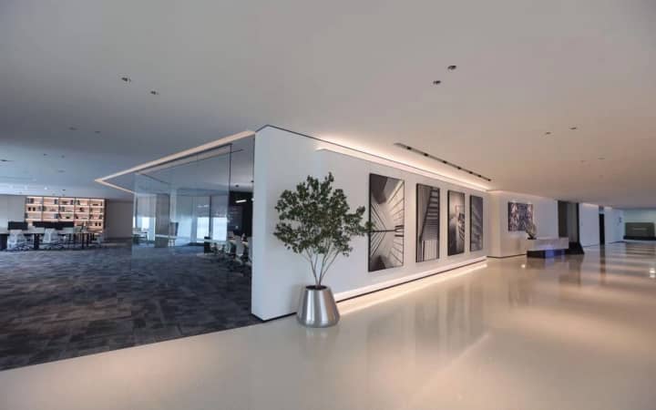 深圳湾SIC超级总部中心写字楼办公区实景 - 精装交付标准