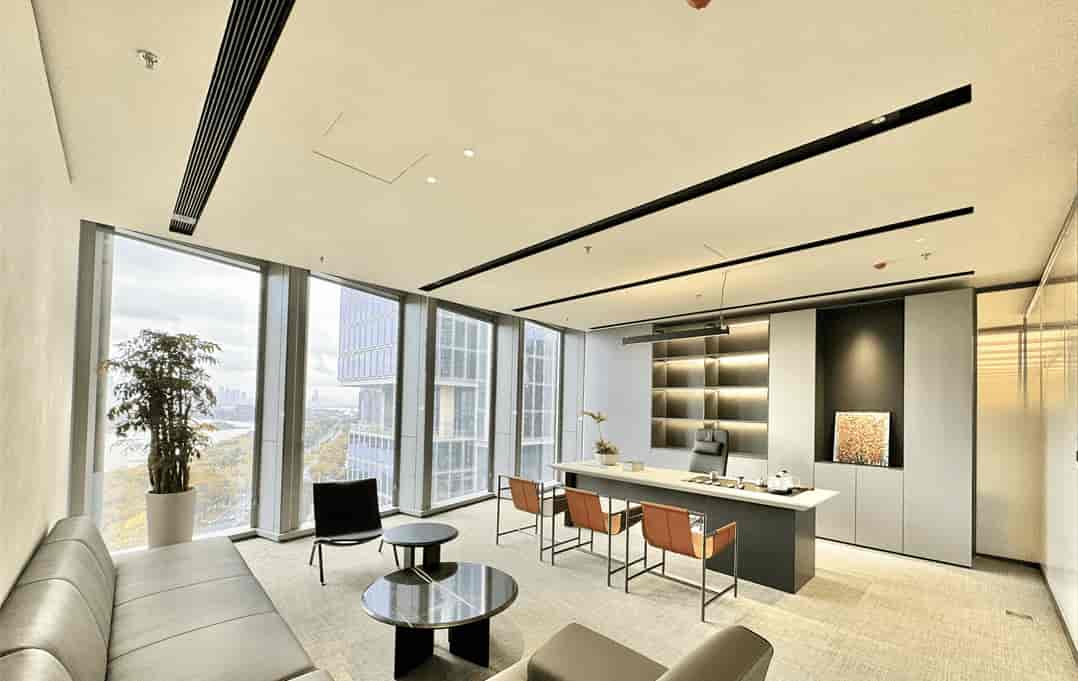 南太科技中心写字楼在租房源实景 - 870㎡阔绰办公区